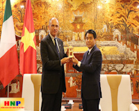 Chủ tịch UBND TP Hà Nội Nguyễn Đức Chung tiếp nguyên Thủ tướng Italia, Chủ tịch Hiệp hội Italia - Asean
